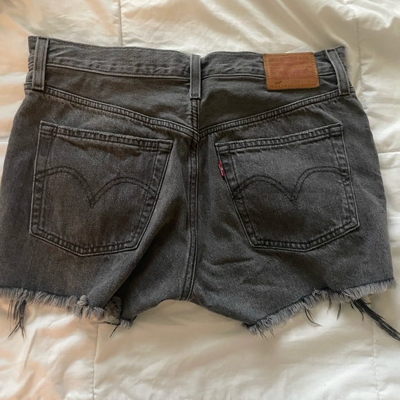 Black levi shorts L 501 - Picture 2 of 2